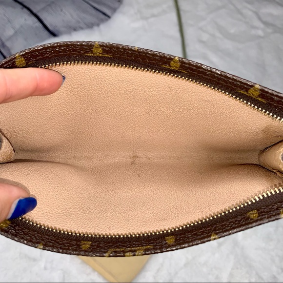 LOUIS VUITTON Monogram Bucket Pouch GM with Louis Vuitton Strap- removable - Picture 12 of 16